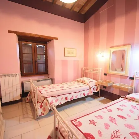 Villa Very Pretty Poolside, Jacuzzi, Gardens No01