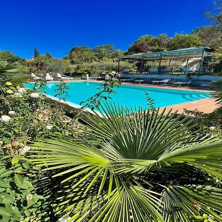 Villa Very Pretty Poolside, Jacuzzi, Gardens No01 *