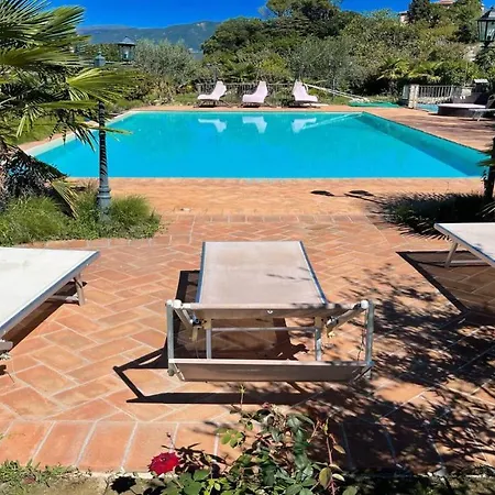 Very Pretty Poolside, Jacuzzi, Gardens No01 Villa