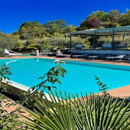 Very Pretty Poolside, Jacuzzi, Gardens No01 Villa