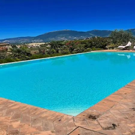 Very Pretty Poolside, Jacuzzi, Gardens No01 Villa Spoleto