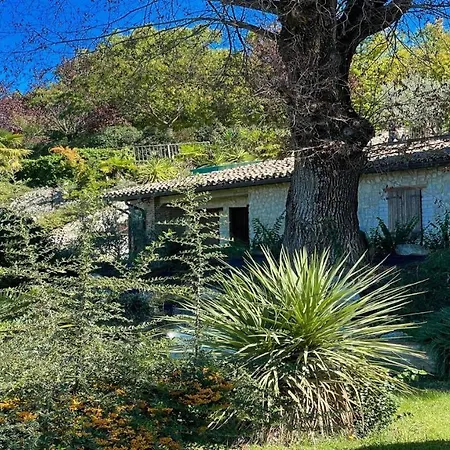 Very Pretty Poolside, Jacuzzi, Gardens No01 Villa