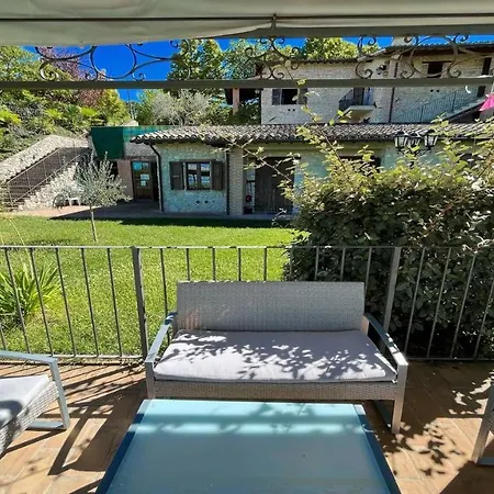 Very Pretty Poolside, Jacuzzi, Gardens No01