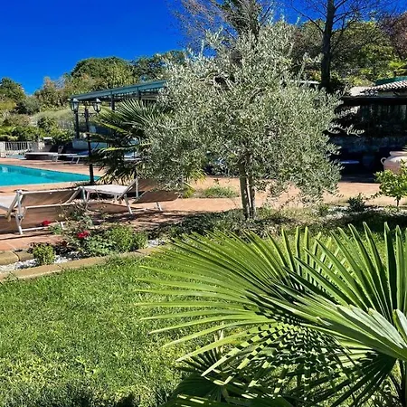 Very Pretty Poolside, Jacuzzi, Gardens No01 *